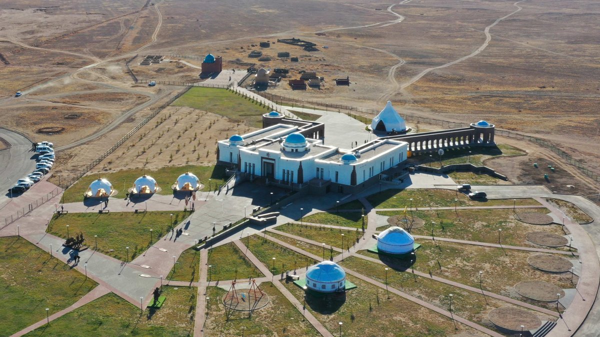 Жалаңаш Миа Хама