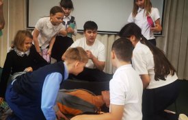 В Костанайской области фельдшеры скорой помощи обучают школьников спасать жизни