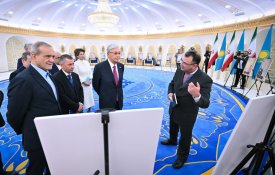 Президенттер Иран архивінен табылған қазақ тарихына қатысты көне қолжазбалар көрмесін тамашалады