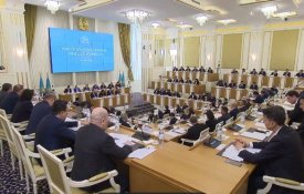 На заседании Конституционной комиссии предложено рассмотреть вопрос о новой Конституции