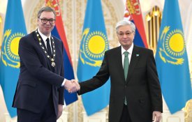 Глава государства наградил Президента Сербии орденом «Алтын Қыран»