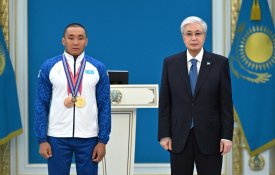 Мемлекет басшысы ХІV Қысқы Паралимпиада ойындарының чемпионы Ербол Хамитовты марапаттады