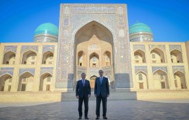 Қазақстан мен Өзбекстан президенттері Бұхараның тарихи орындарын аралап көрді