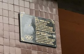 Алматыда Денис Тенге арналған мемориалдық тақта ашылды