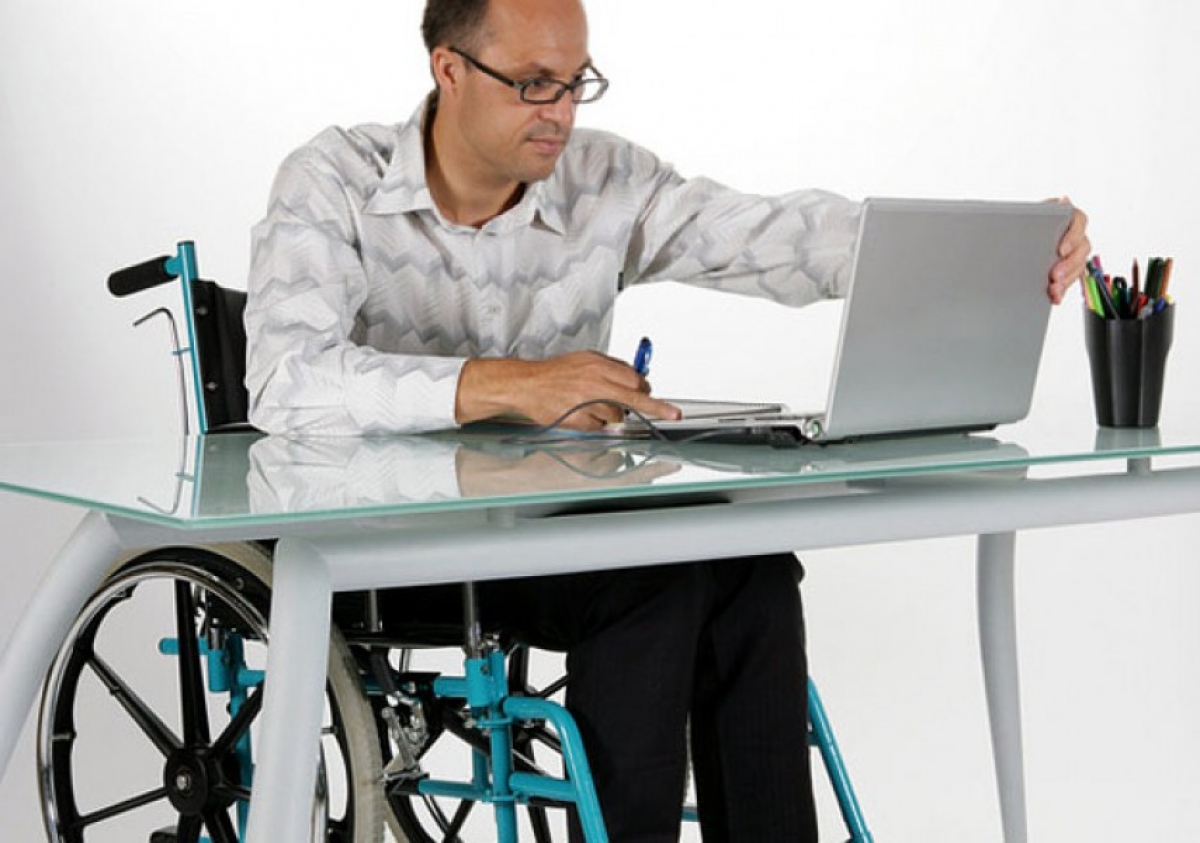 Заработок инвалид. Рабочие места для инвалидов. Компьютер для инвалидов. Людей с ограниченными возможностями компьютер. Квотируемое рабочее место для инвалидов.