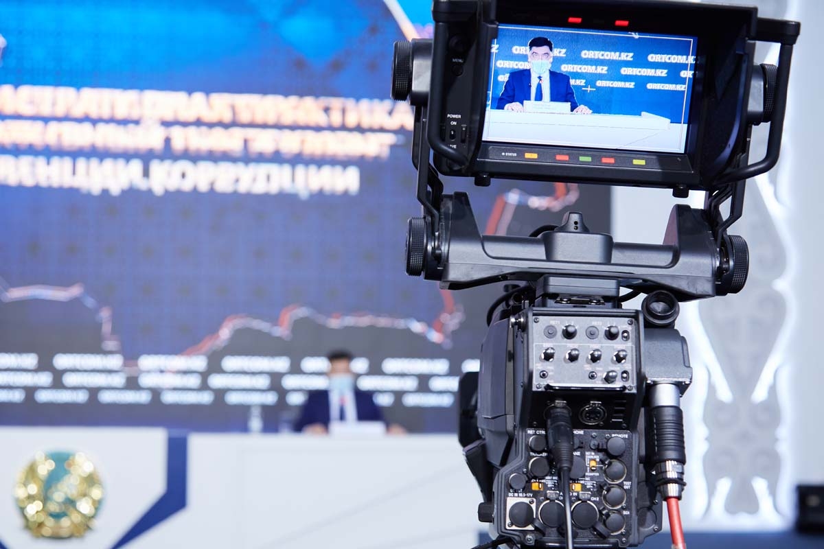 За принятие на работу бывших коррупционеров грозит штраф до 300 тысяч тенге.