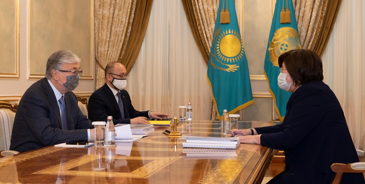 Глава государства принял Уполномоченного по правам человека Эльвиру Азимову