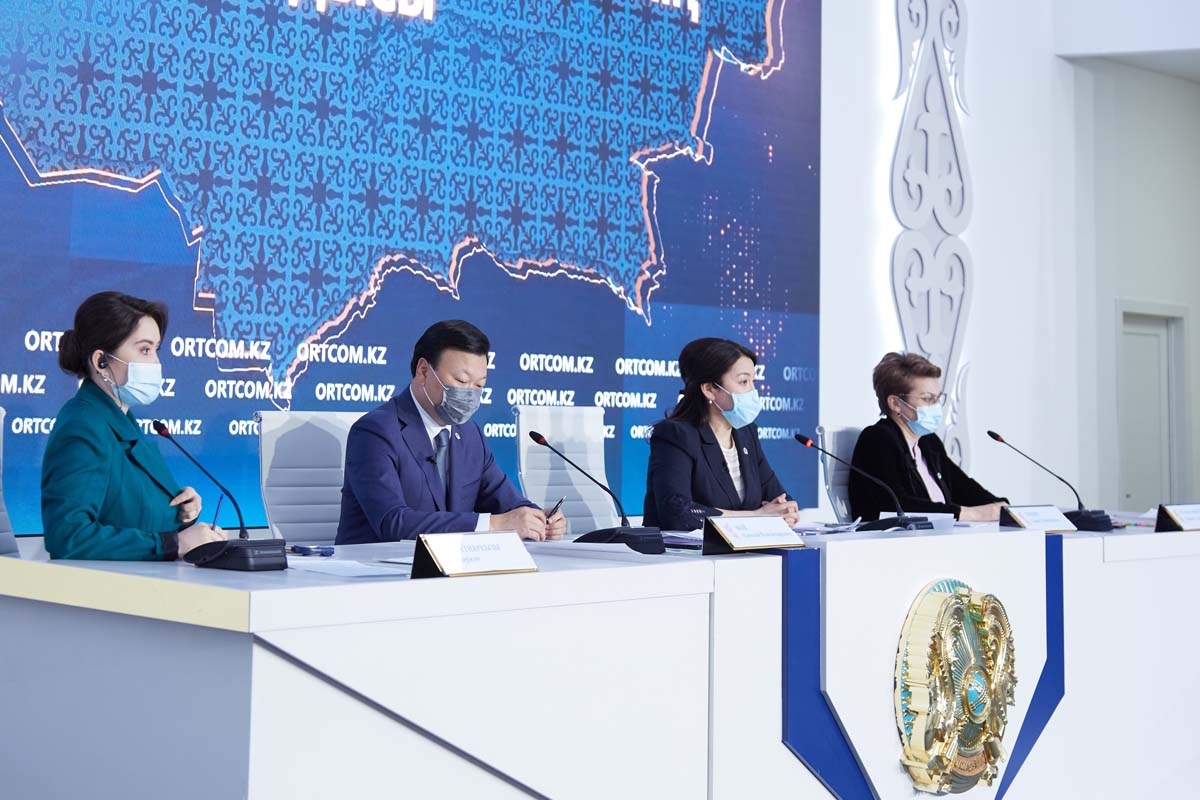 Ничего конспирологического. Увеличение интервала между дозами вакцины основано на рекомендациях института имени Гамалеи  – А.Цой