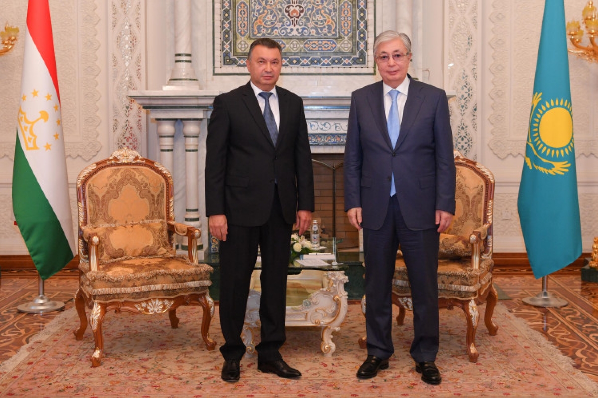 Президент Казахстана провел встречу с Премьер-министром Таджикистана Кохиром Расулзодой