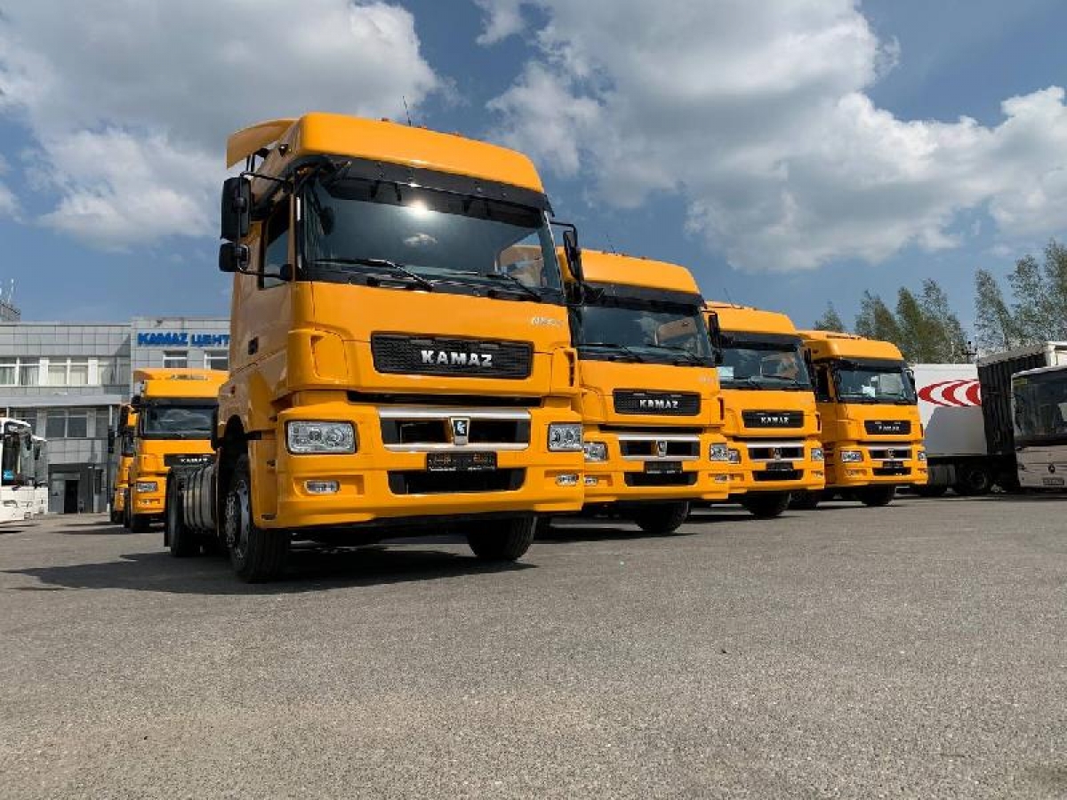 Министр Б.Атамкулов пригласил журналистов на автомобилестроительный завод