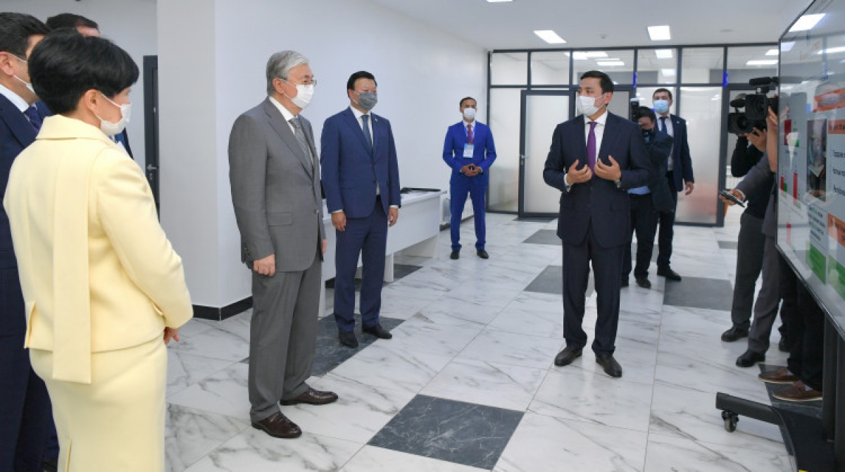 Глава государства посетил городскую поликлинику № 103 г. Нур-Султана