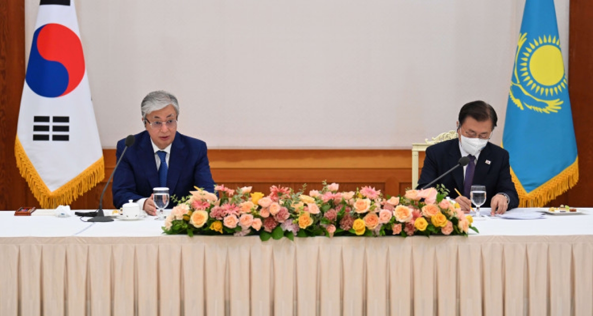 Президент Казахстана провел встречу с лидерами корейского бизнеса