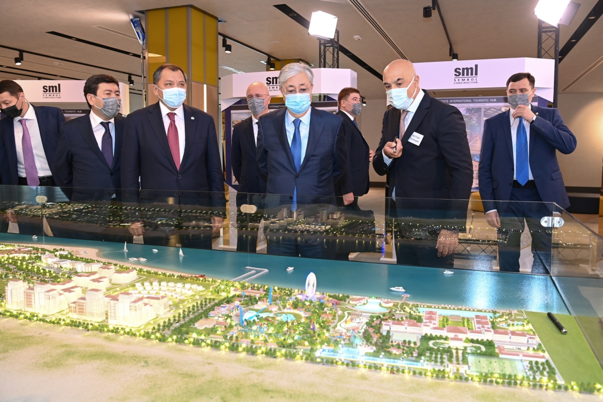 Касым-Жомарту Токаеву презентовали проекты развития туристического кластера на побережье Каспийского моря