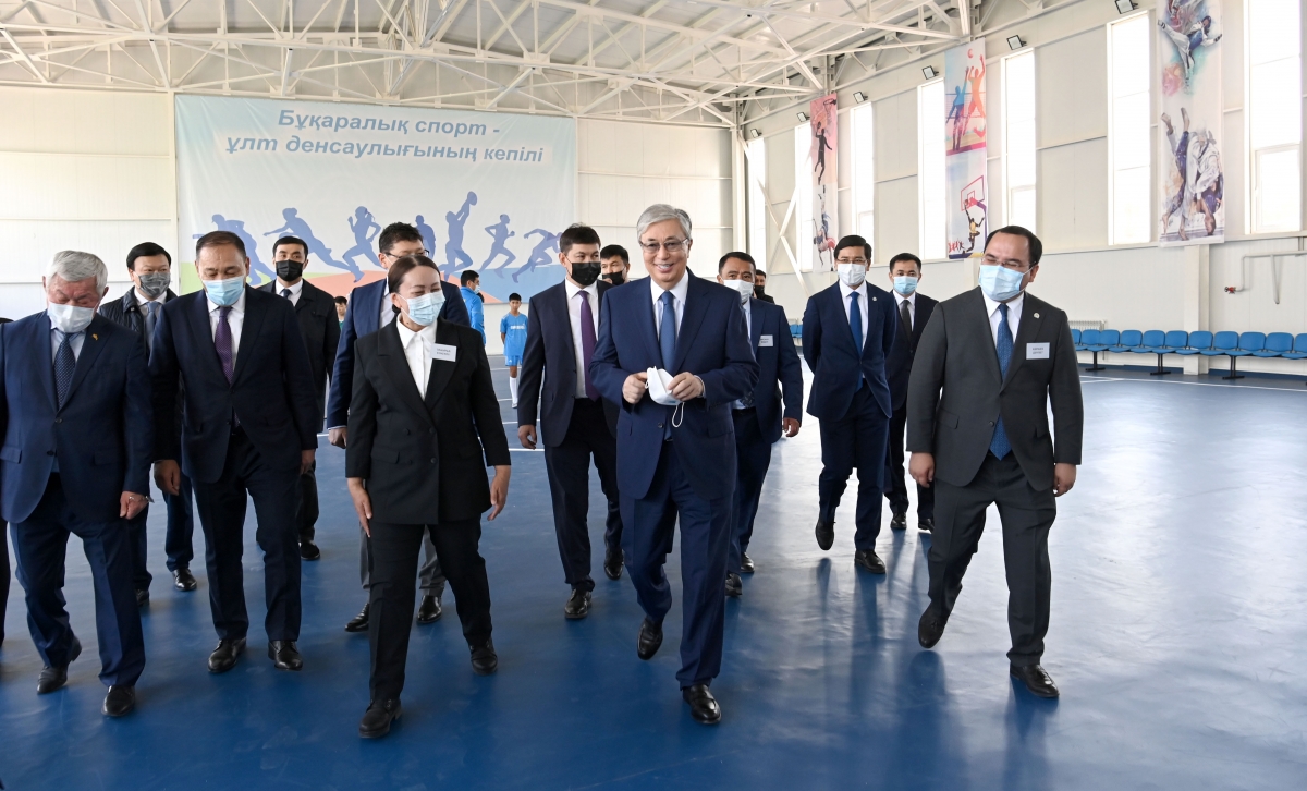 Глава государства посетил спортивно-оздоровительный комплекс в поселке Гвардейском