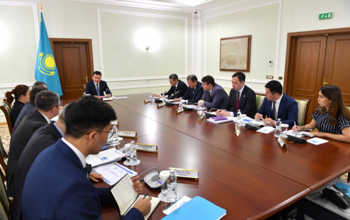 Ерлан Карин встретился с руководителями государственных аналитических структур