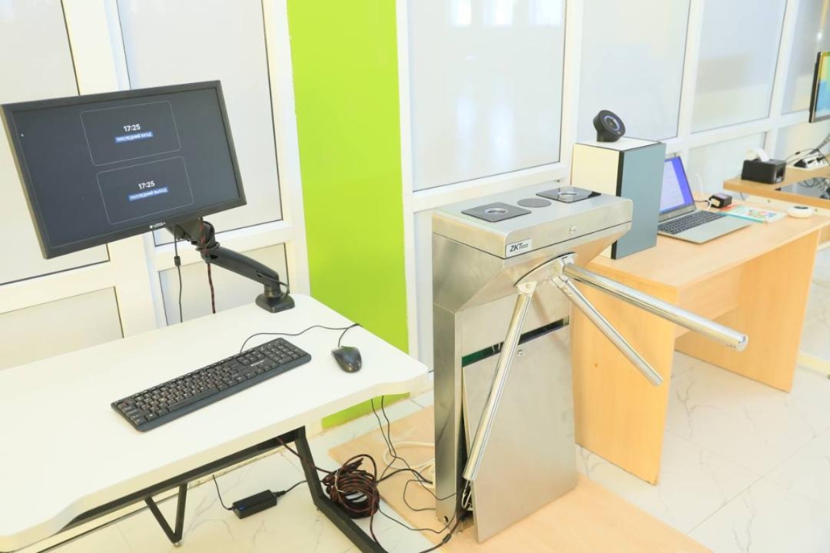 В школе Актобе впервые в Казахстане ввели биометрическую систему доступа и оплаты