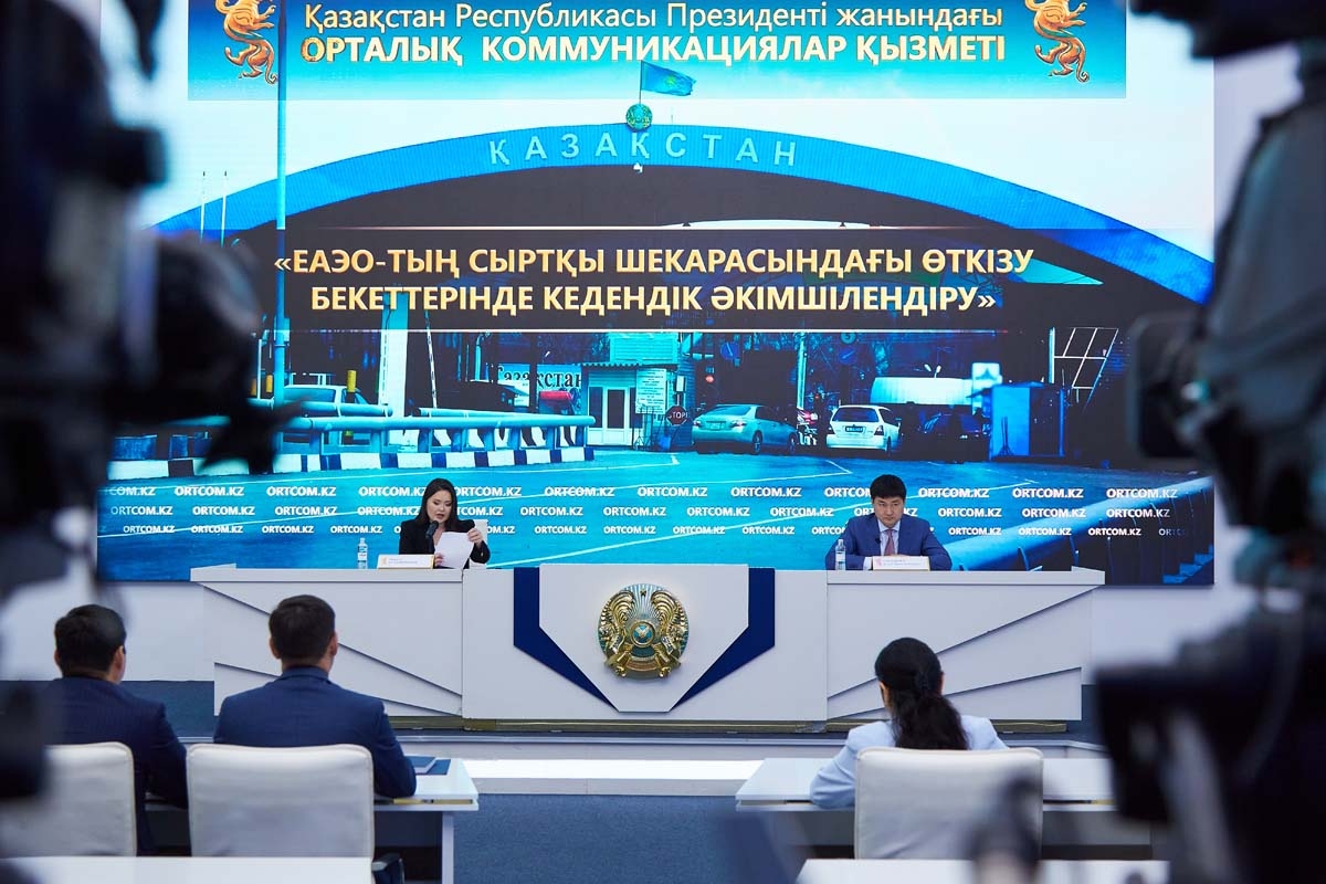 На таможне оформление одного контейнерного поезда будет занимать полчаса