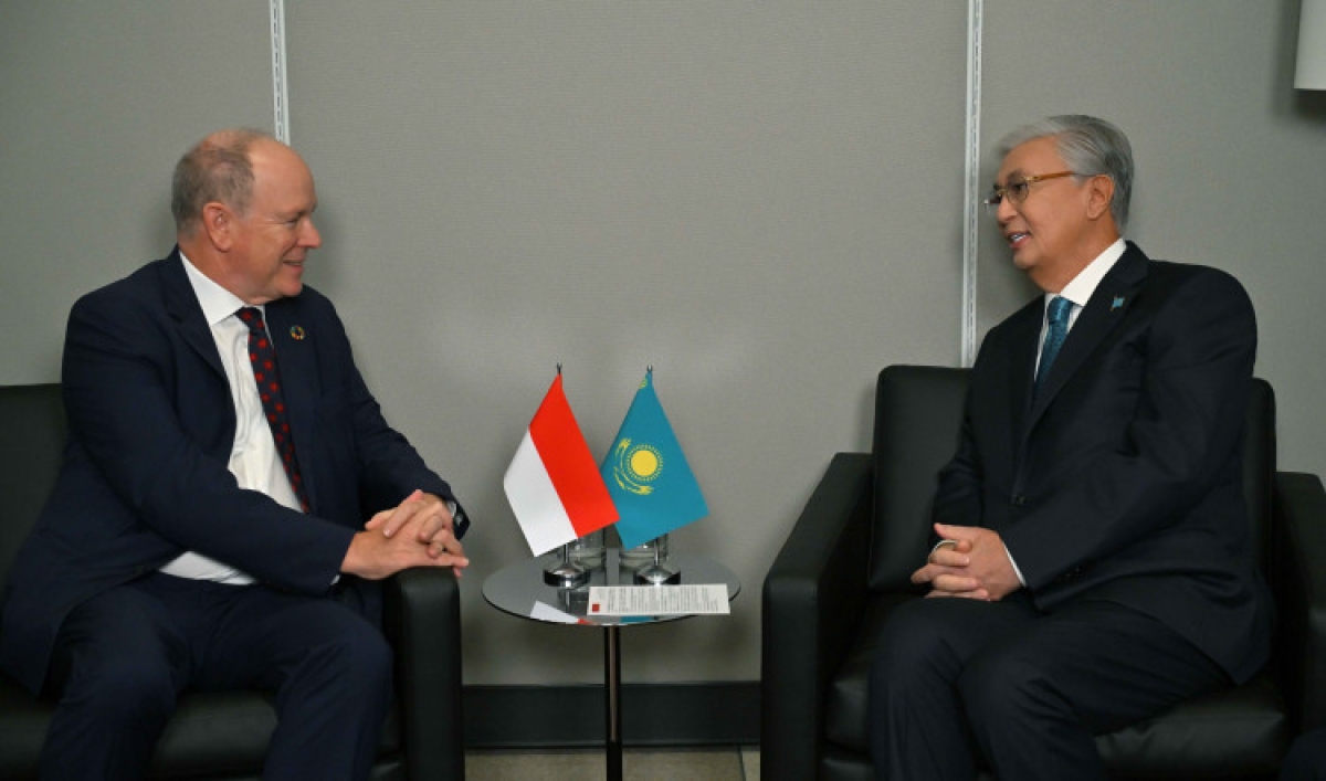 Глава государства встретился с Князем Монако