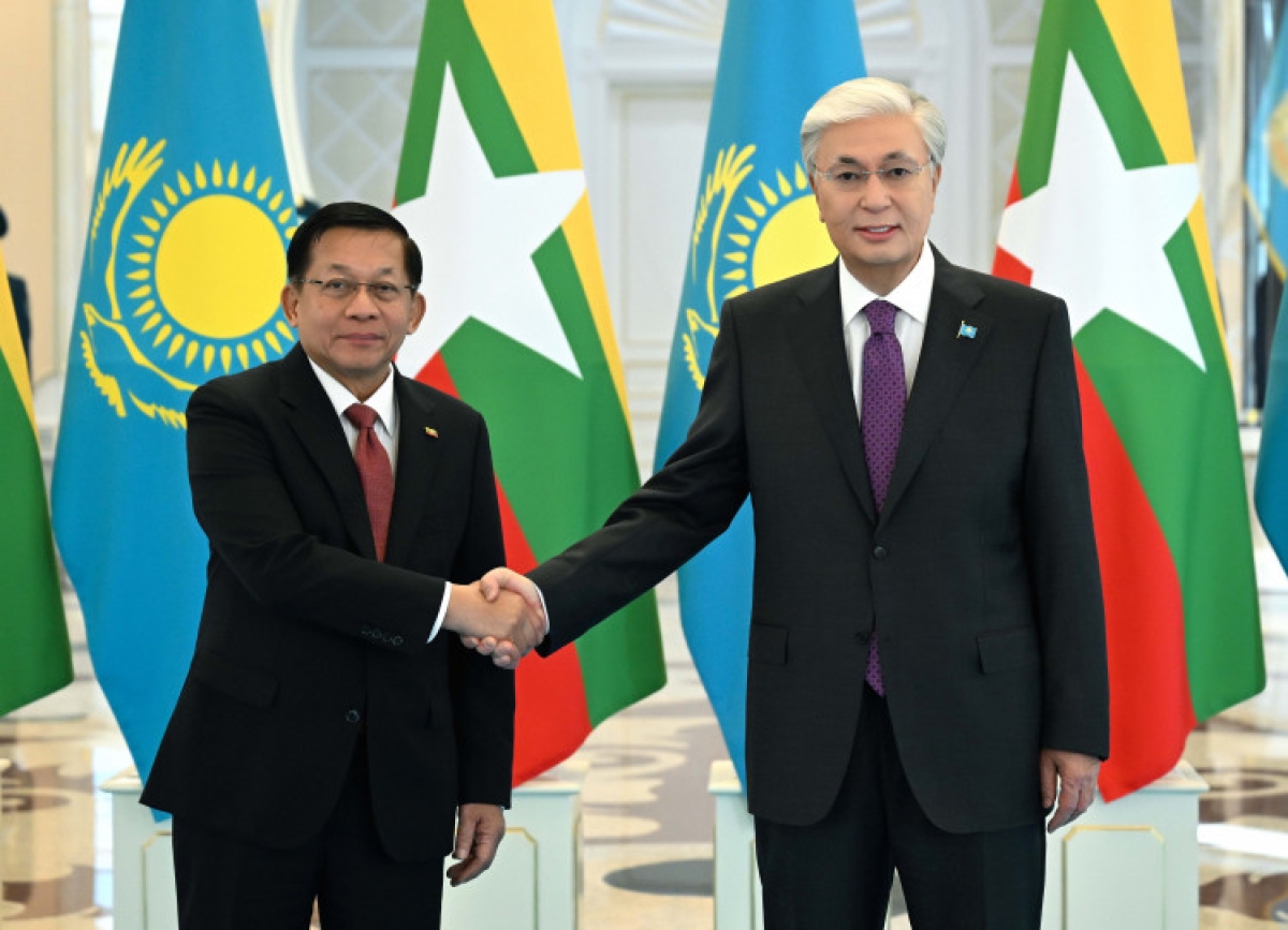 Глава государства провел переговоры с исполняющим обязанности Президента Мьянмы Мин Аун Хлайном