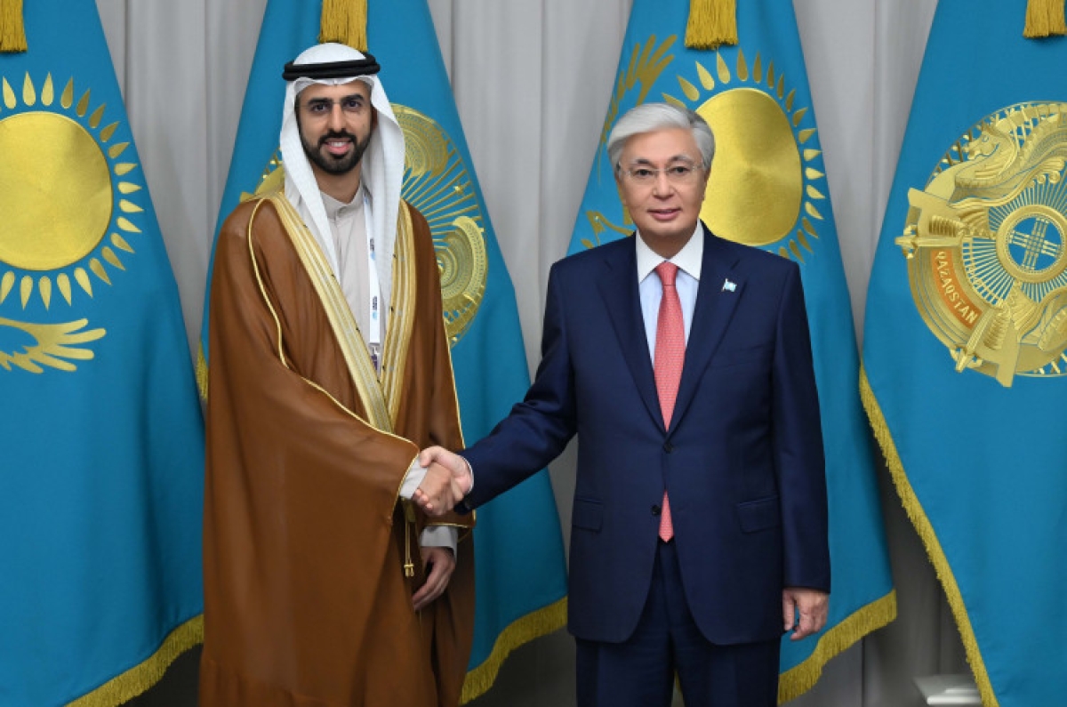 Глава государства провел встречу с министром по вопросам искусственного интеллекта ОАЭ и председателем Департамента здравоохранения Абу-Даби