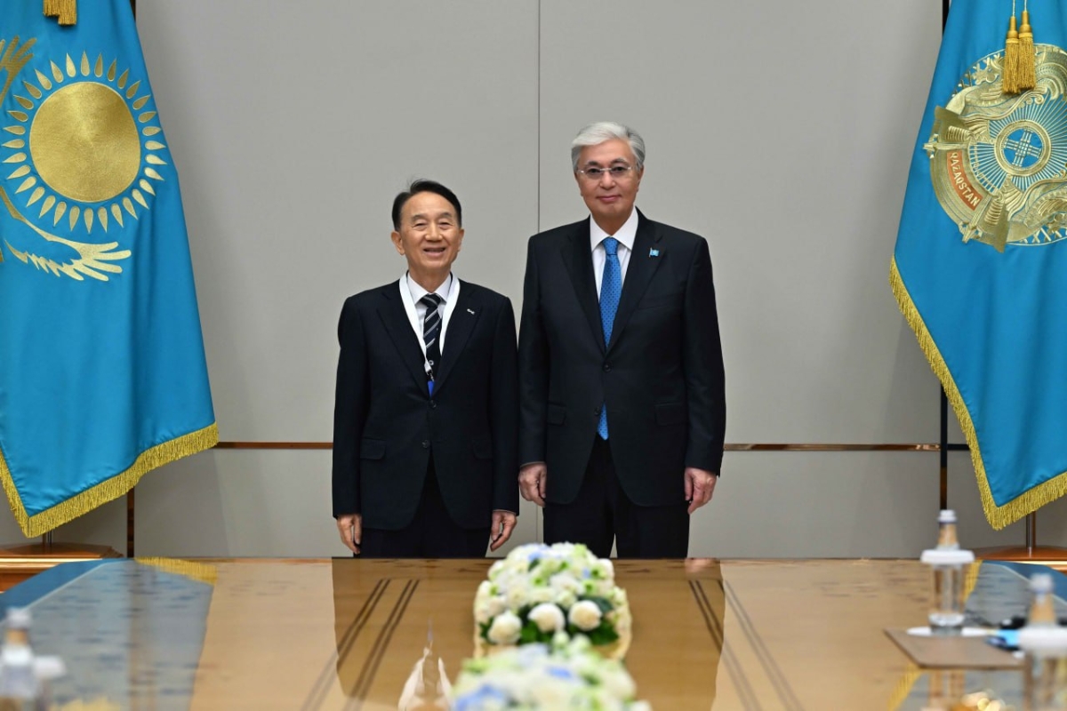 Глава государства принял председателя попечительского совета образовательного фонда Woosong Ким Сонг Кёнга