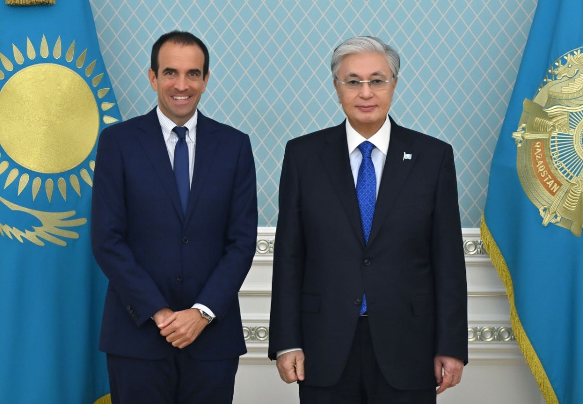 Касым-Жомарт Токаев принял президента Международной федерации падела (FIP) Луиджи Карраро и председателя мирового профессионального тура Premier Padel Насcера Бен Ганима Аль-Хелаифи