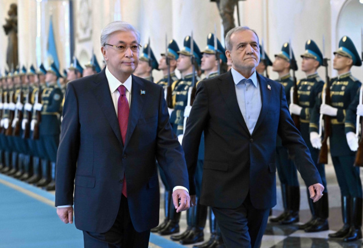 Глава государства Касым-Жомарт Токаев и Президент Ирана Масуд Пезешкиан провели встречу в узком составе