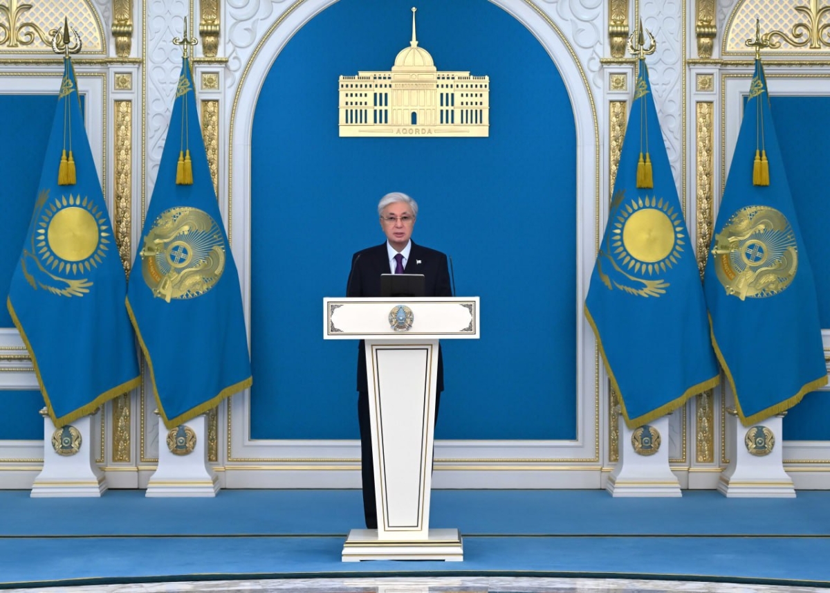 Президент вручил Государственный флаг знаменосцам олимпийской и паралимпийской команд Казахстана