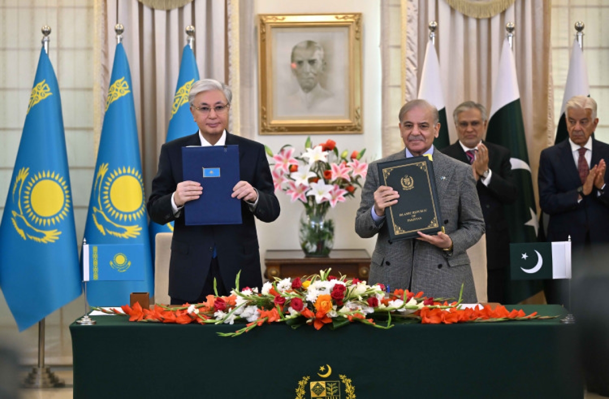Касым-Жомарт Токаев и Шахбаз Шариф подписали Совместную декларацию об установлении стратегического партнерства между Республикой Казахстан и Исламской Республикой Пакистан