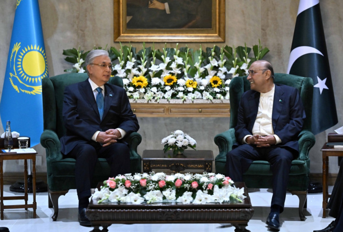 Глава государства провел переговоры с Президентом Пакистана Асифом Али Зардари