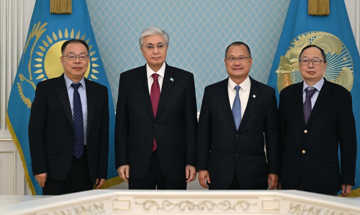 Глава государства принял председателя корпорации Sunwah Group