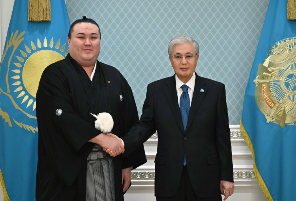 Глава государства принял профессионального борца сумо Ерсина Балтагула