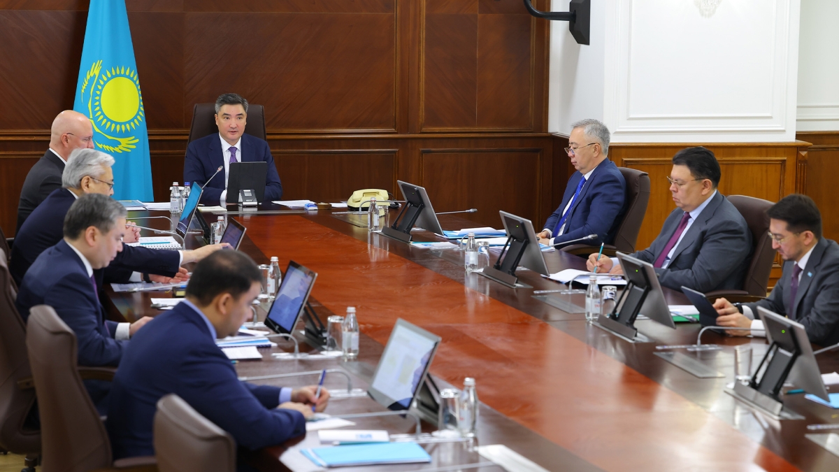 Премьер-министр поручил сохранить положительные темпы строительства и ускорить ИИ-проекты по контролю качества