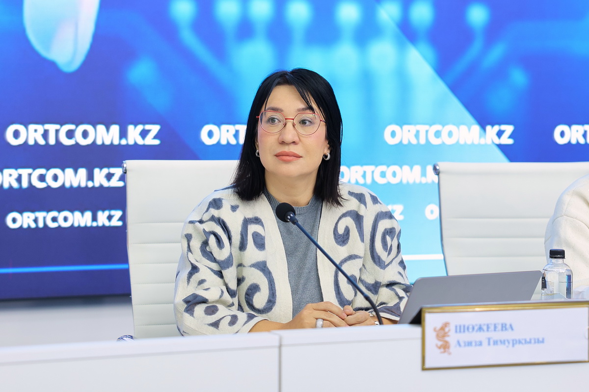 ВАЗ көлігімен жалаңаш қыздардың суреттері